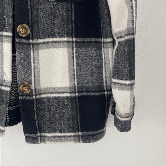 Women’s Shacket - Picture 3 of 8